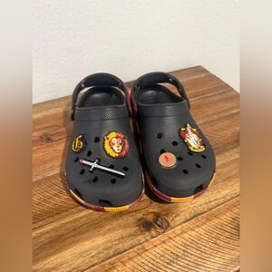 CROCS Kids Black Slip-On Clogs with Gryffindor Patch Charms